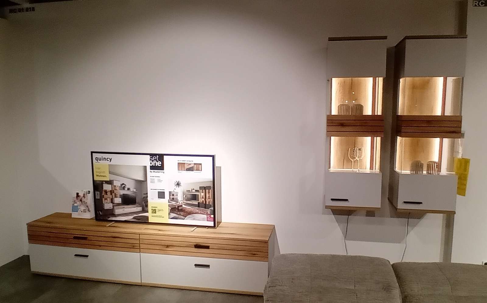 Wohnwandkombination, Lowboard + Hängevitrine