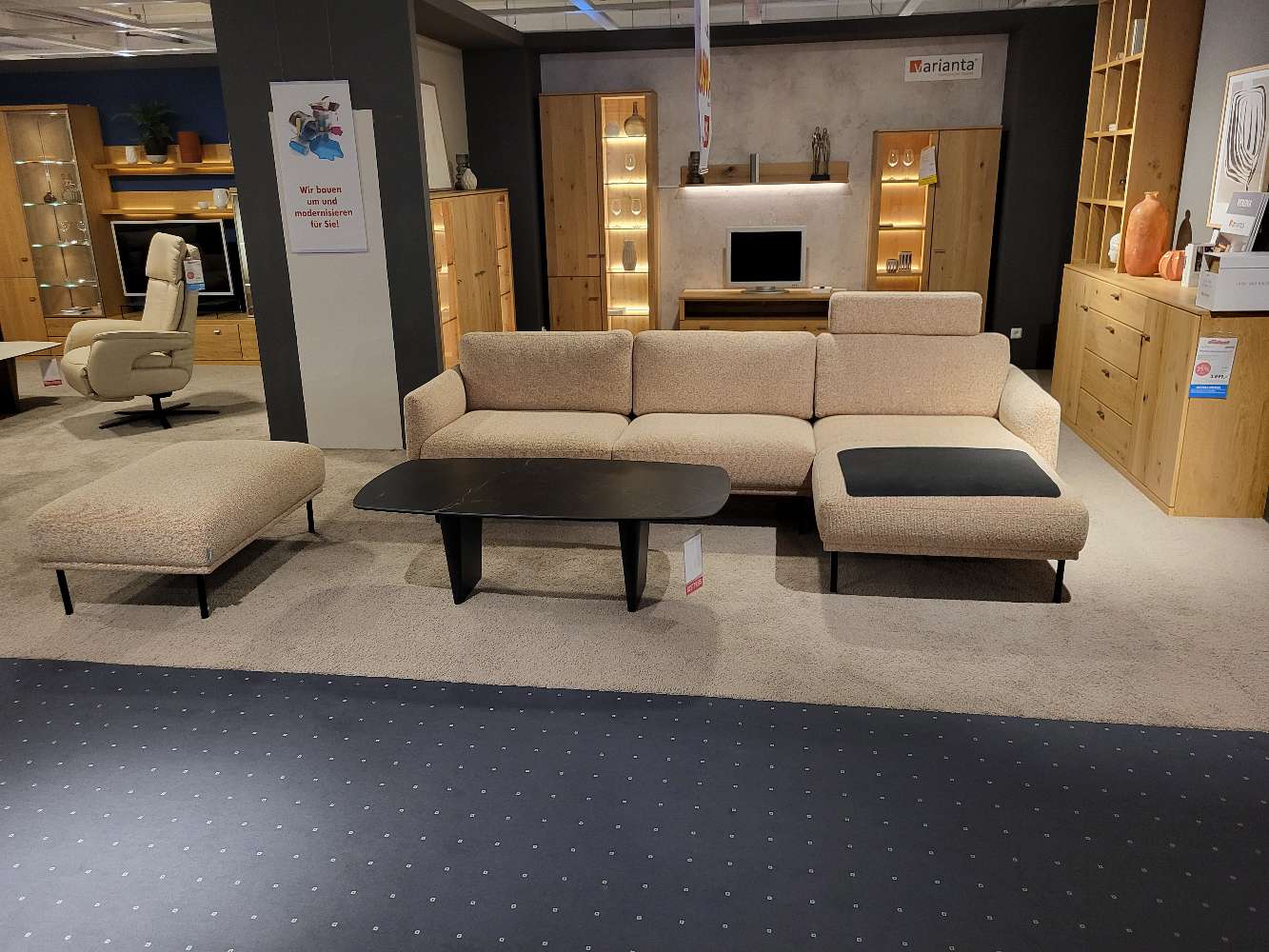 Ecksofa + Hockerbank + Kopfstütze Roomio 4104