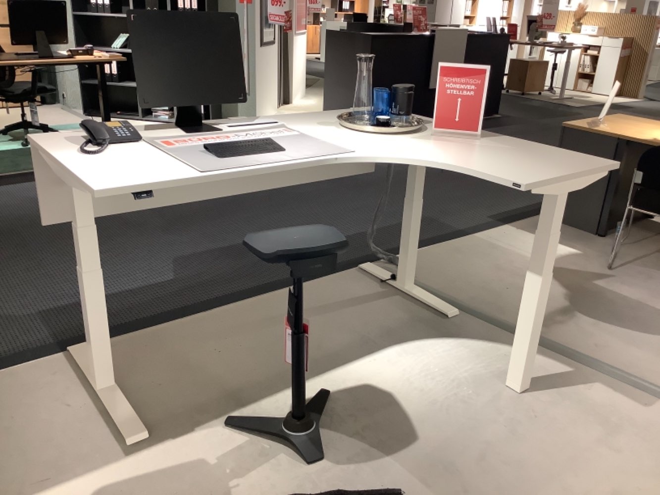 Eckschreibtisch elektr. Höhenverstellbar mit Zubehör