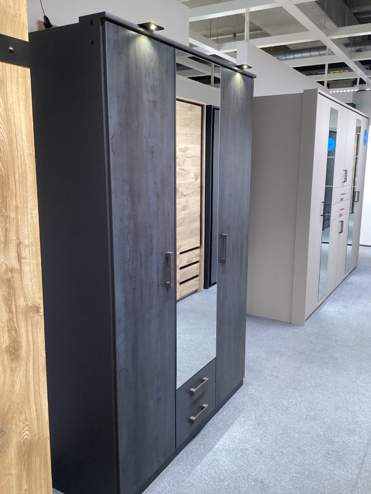 Kleiderschrank