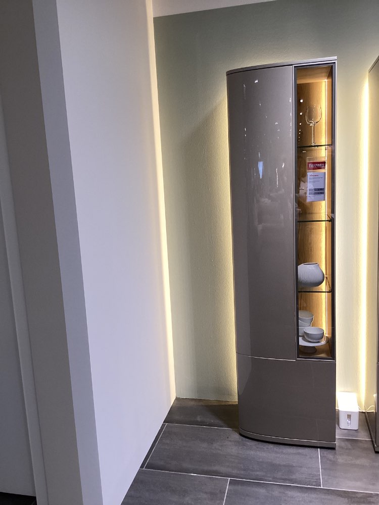 Vitrine links Mondo Design Kigara