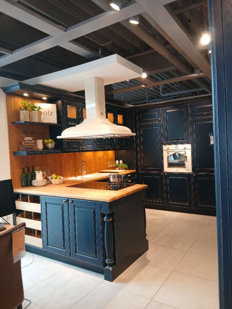 Küche Oster Landhausstil blau mit SMEG Geräten