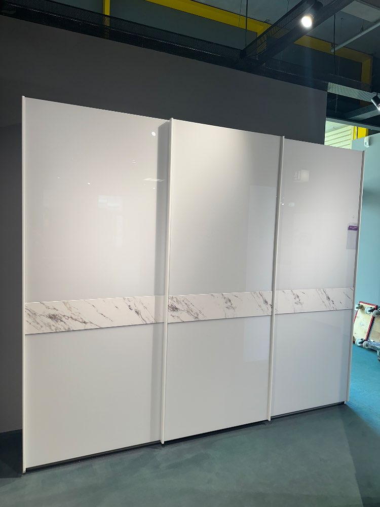 Schwebetürenschrank, Kleiderschrank, Schrank