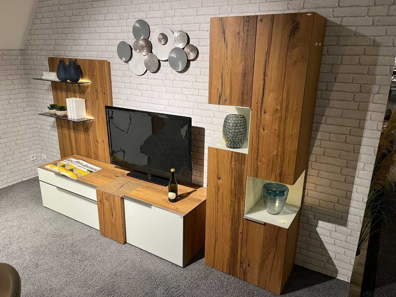 Wohnkombination und Sideboard