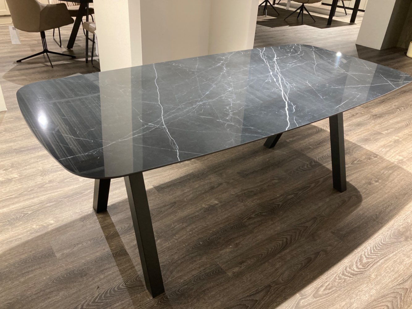 Esstisch 95x200cm, Höhe 75cm, Platte Keramik schwarz glänzend