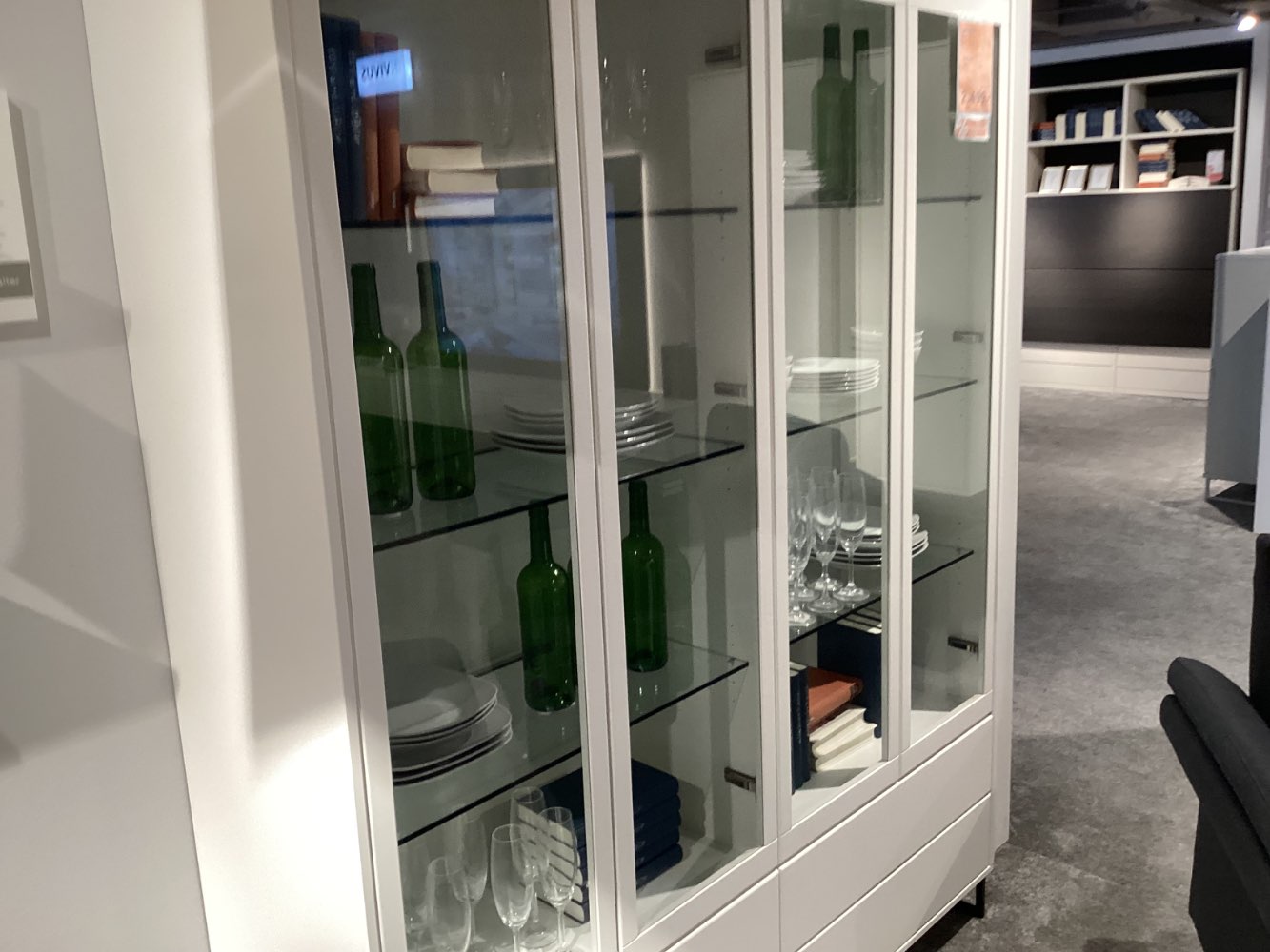 XXXLutz Vitrine