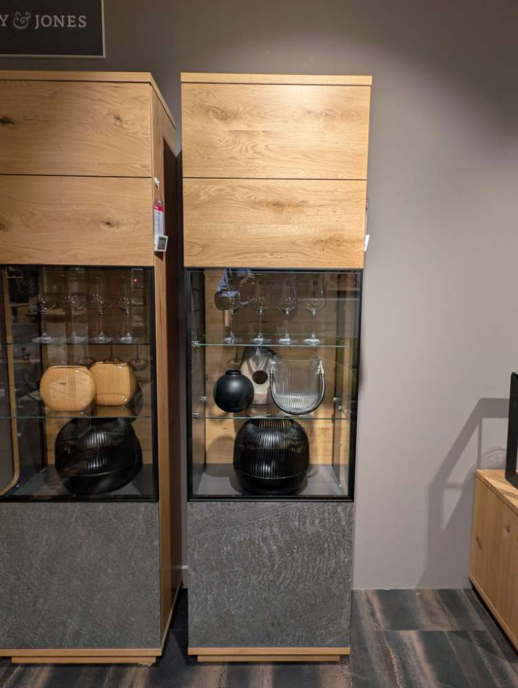 Vitrine, rechts