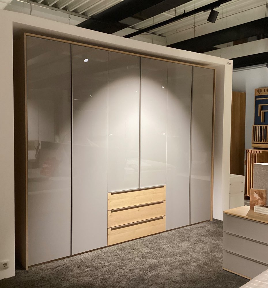 Drehtürenschrank Glassystem