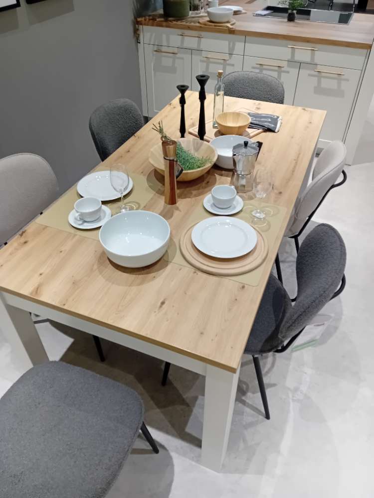 Ausziehtisch