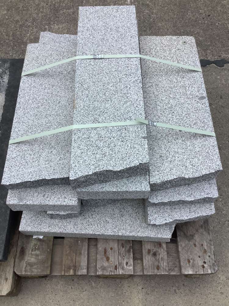 ⭐️ SONDERPOSTEN ⭐️ – Palisaden, Granit, hellgrau, 8x25x freie L.