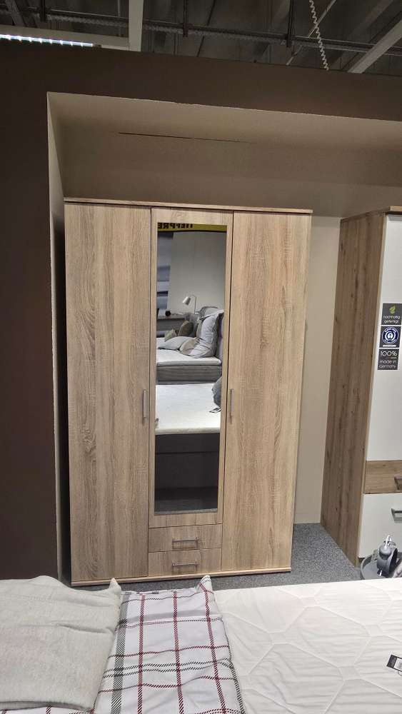 Drehtürenschrank