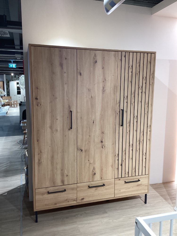 Kleiderschrank Line