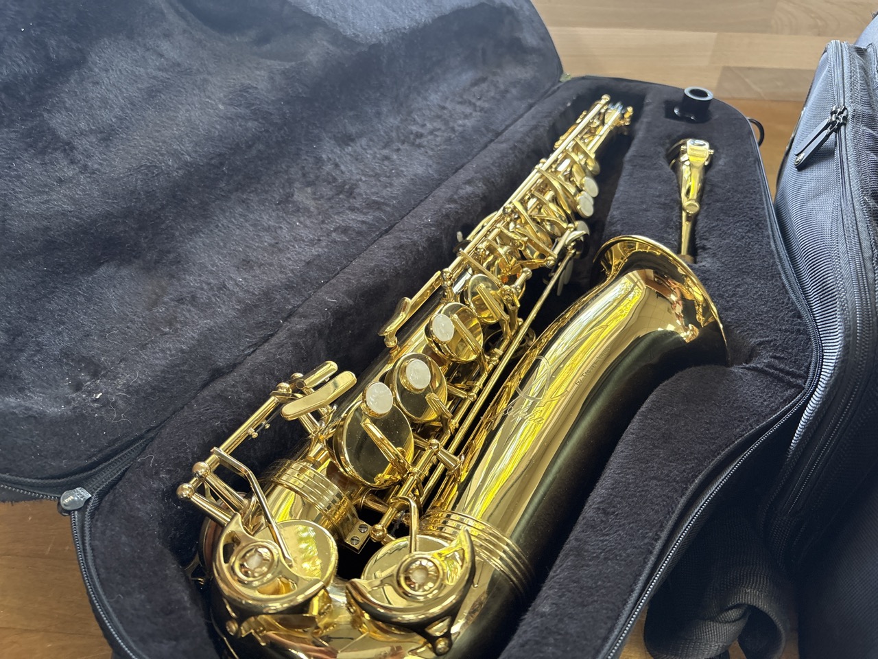 Altsaxophon Trevor J. James