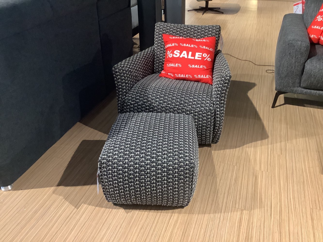Sessel mit Hocker