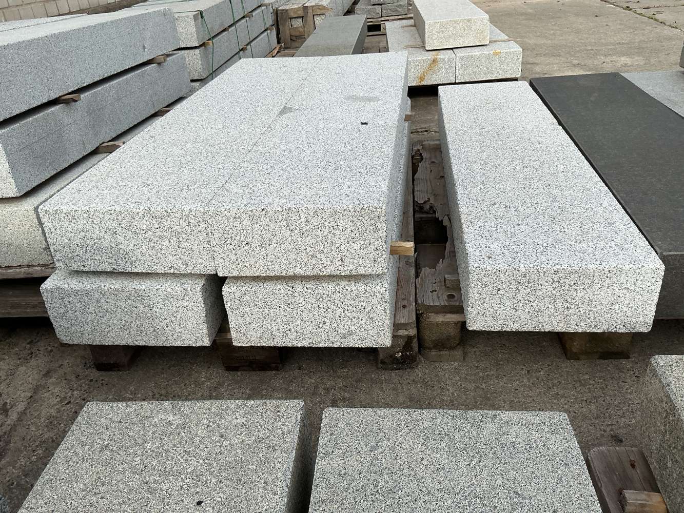 ⭐️ SONDERPOSTEN ⭐️ – Blockstufen, Granit, hellgrau, 15x35x150cm