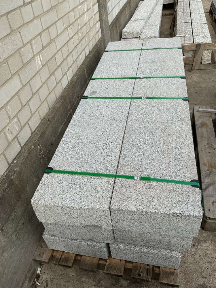 ⭐️ SONDERPOSTEN ⭐️ – Blockstufen, Granit, hellgrau, 15x35x200cm