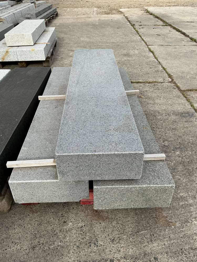 ⭐️ SONDERPOSTEN ⭐️ – Blockstufen, Granit, anthrazit, 15x35x150cm