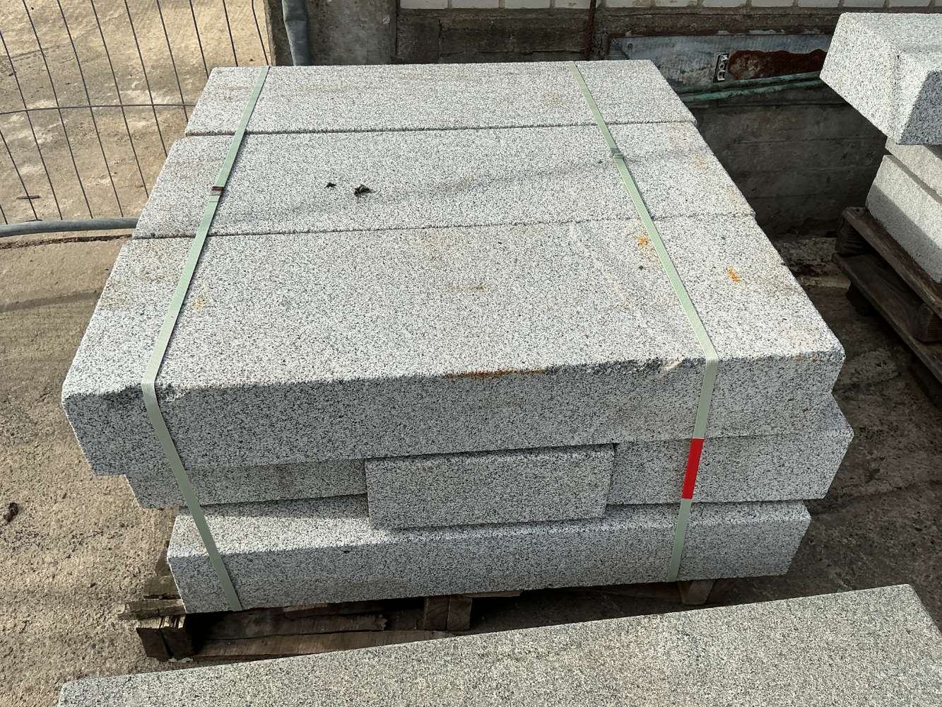 ⭐️ SONDERPOSTEN ⭐️ – Blockstufen, Granit, hellgrau, 15x35x100cm