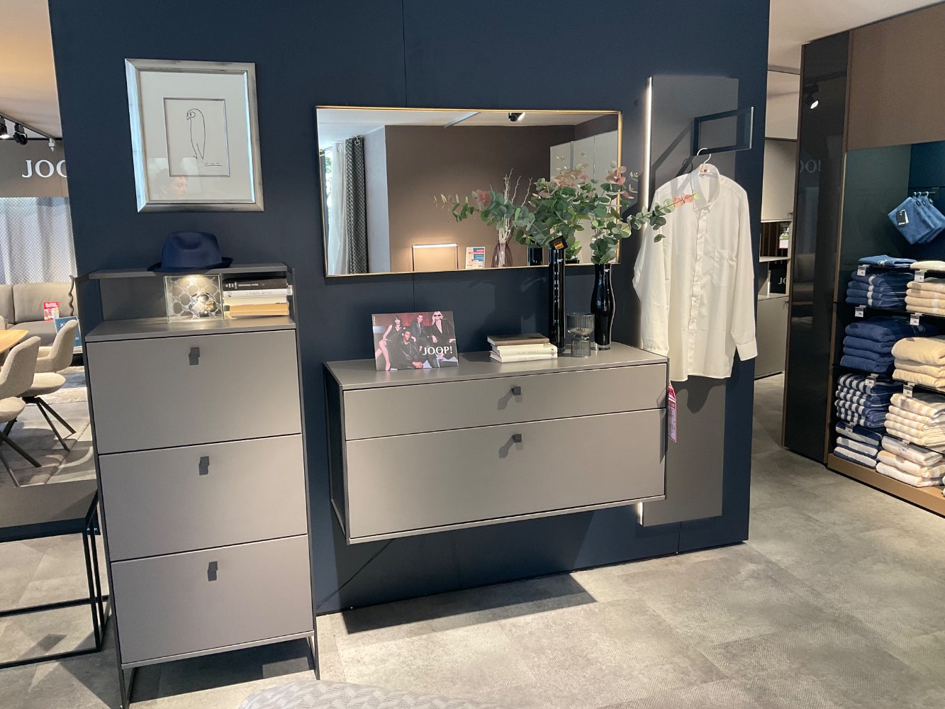 JOOP! Frames Garderobe