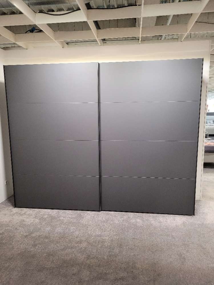 Schwebetürenschrank