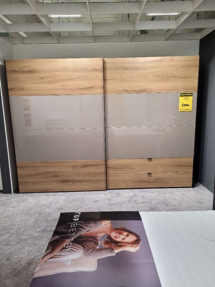 Schwebetürenschrank