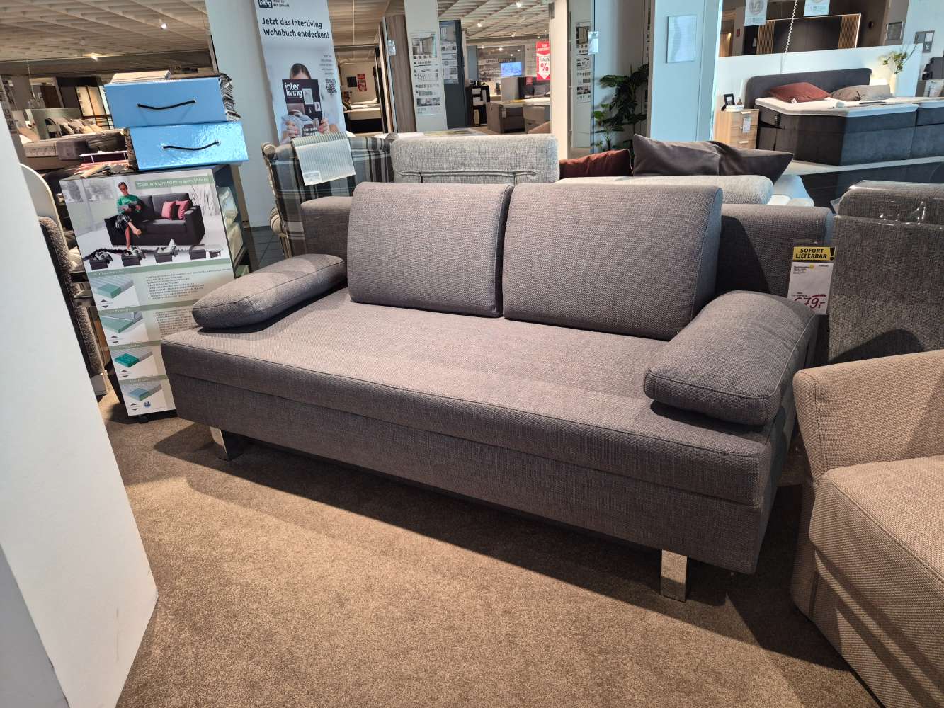 Schlafsofa hellgrau 100% Polyester mit Chrom Fuß und Bettkasten