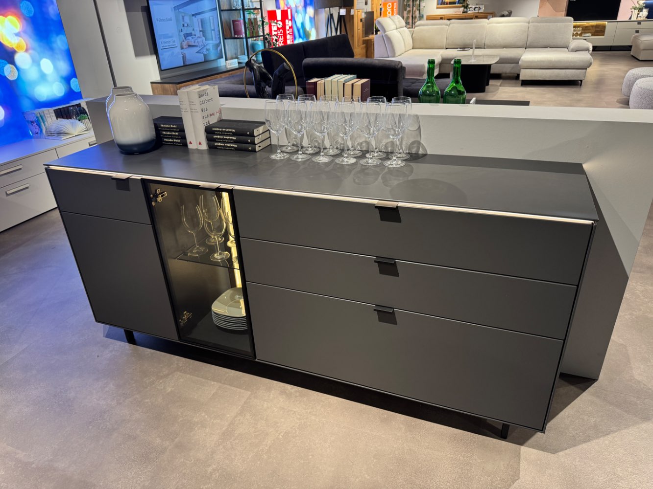 XXXLutz Ludwigsburg, Wohnwand, Lowboard, Sideboard,Dieter Knol