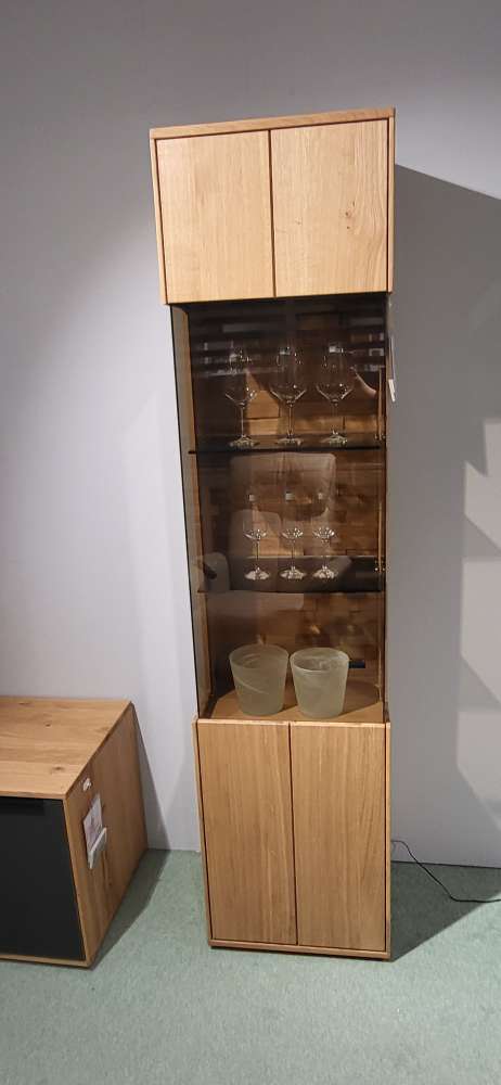 Vitrine 1-türig links