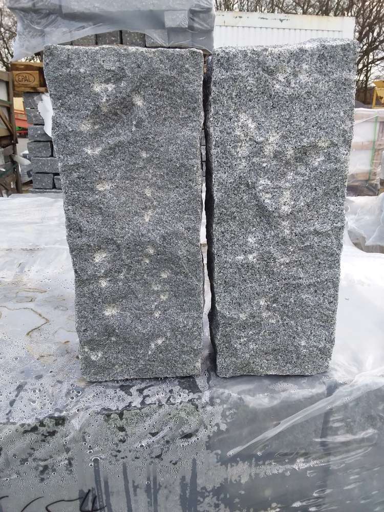 Granit Palisaden 8x12x30 Naturstein Stelen Randstein Outlet