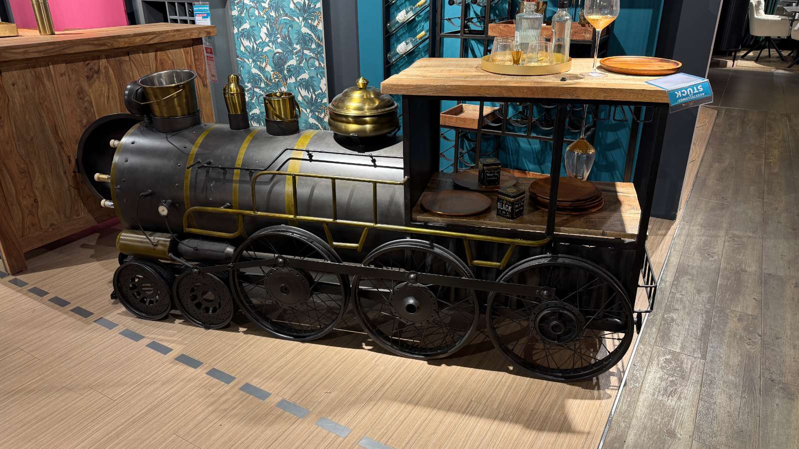 Bar „Steamlock“ von KARE