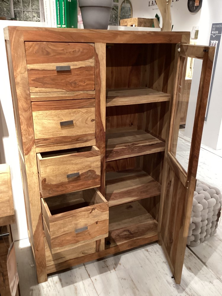 XXXLutz Vitrine