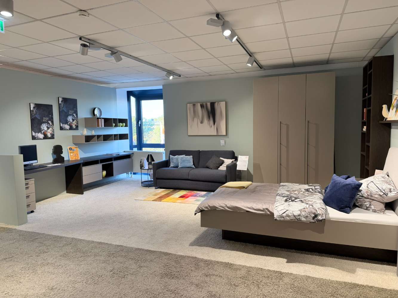 Apartment, Schlafzimmer, Büroausstattung Contur 3900 / Miria