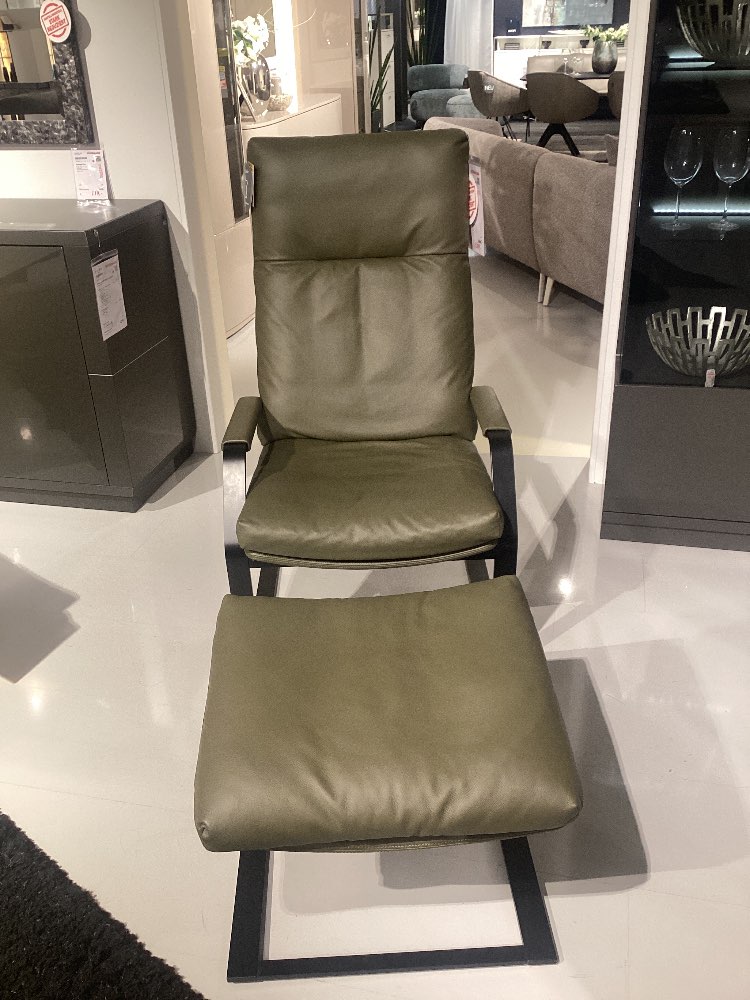 Einzelsessel und Hocker CL 263