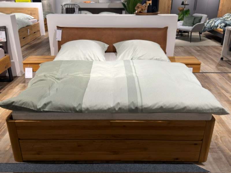 Bettgestell mit Hängekonsole