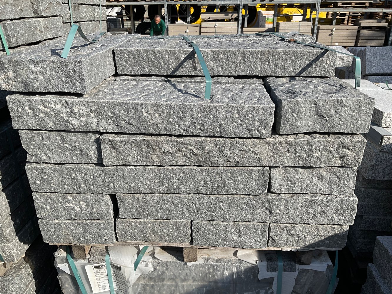 Granit dkgr  Stele 75x25x10