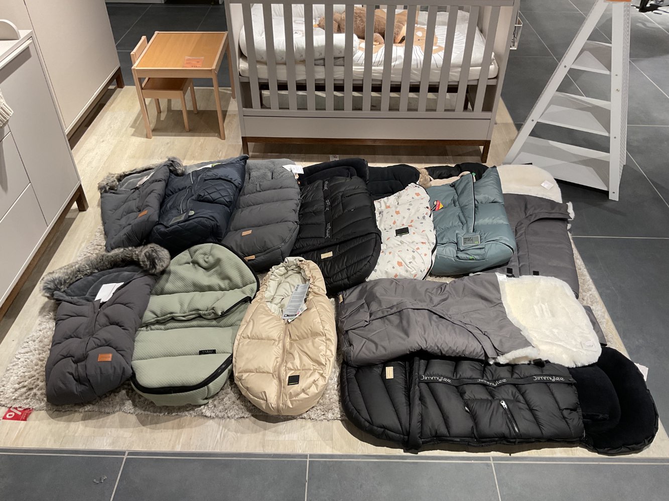 XXXLutz Ausstellungsstück Möbel Babyschalen – Fußsäcke ab 25.- €