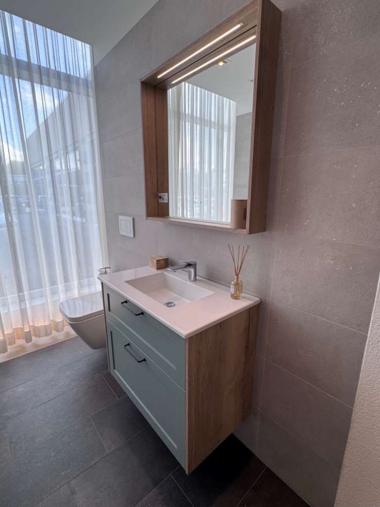 Waschtischanlage + Toilette