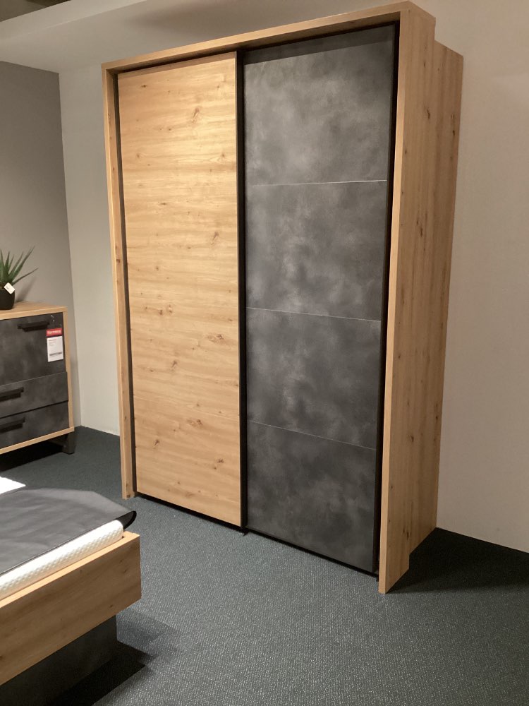 Schwebetürenschrank