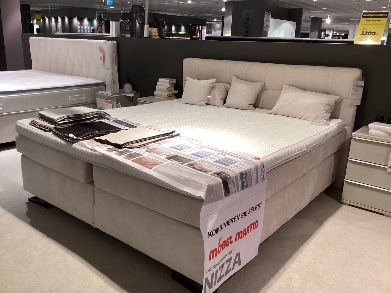 Boxspringbett inkl. Topper und 4 Kissen